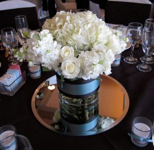 white hydrangeas and roses in vase.jpg